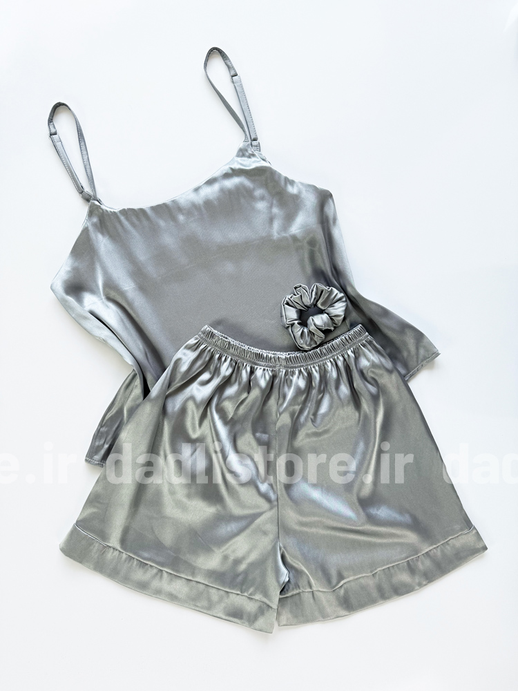 ست لباس خواب تاپ و شورتک ساتن ساده طوسی روشن