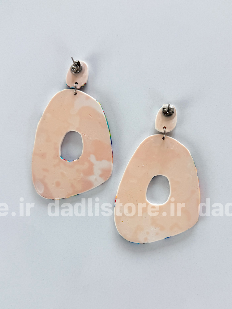 گوشواره دست ساز با خمیر پلیمری طرح حلقه ای سفید رنگی