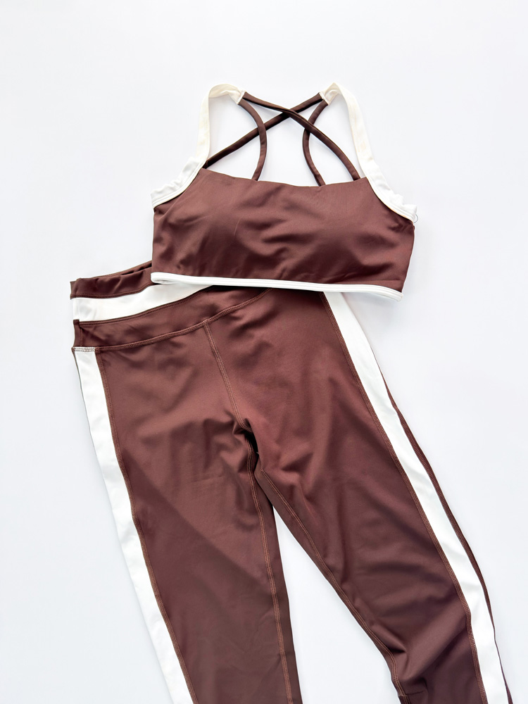 ست ورزشی زنانه فلامنت نیمتنه کاپدار بند ضربدری و لگ نوار دوزی