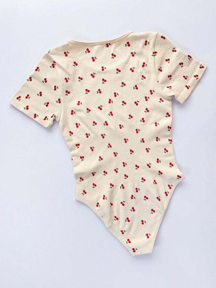 بادی سیملس یقه گرد کرمی طرح گیلاس