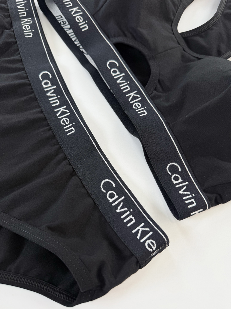 ست نیمتنه کاپدار وسط باز و شورت اسلیپ نخ پنبه کلوین کلاین Calvin klein