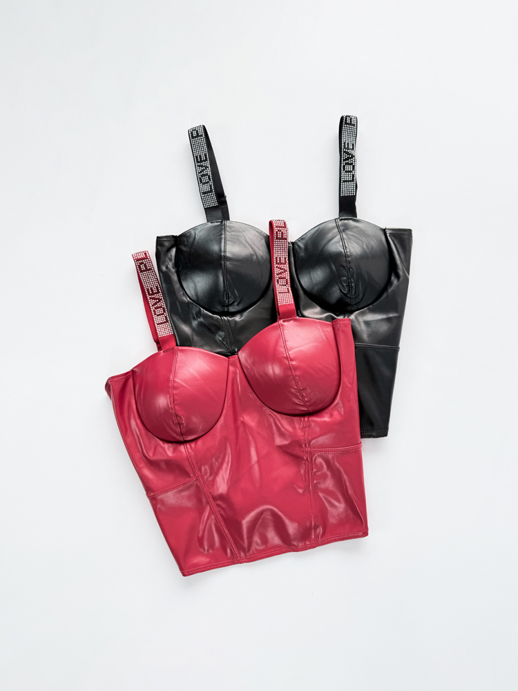 کراپ تاپ چرمی کاپدار بند پهن نوشته Love play