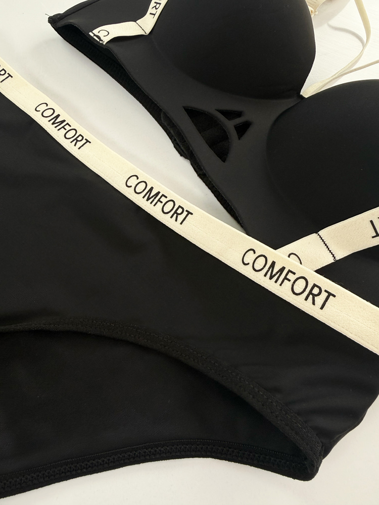 ست شورت و سوتین اسفنجی هارنس دار اسفنجی بند نوشته Comfort